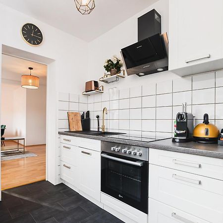 Smart Home - Wuppertal - Perfect For 4 Guests! Central - Netflix - Schwebebahn - Free Parking Zone Buitenkant foto